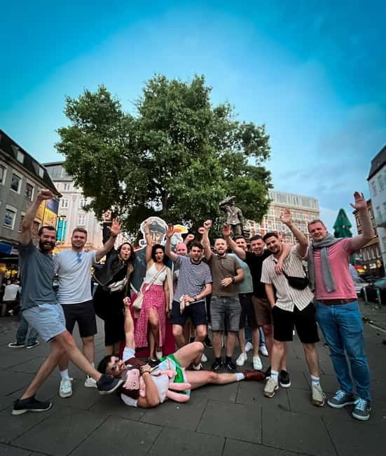 Hamburg: Pubcrawl & Nightlife Tour auf St.Pauli - Shots, fast entry, and why the $20 price can feel fair