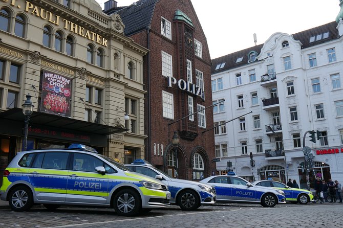 Hamburg: Red- & Bluelight - Private guided Reeperbahn Tour - Private guide quality is the whole experience