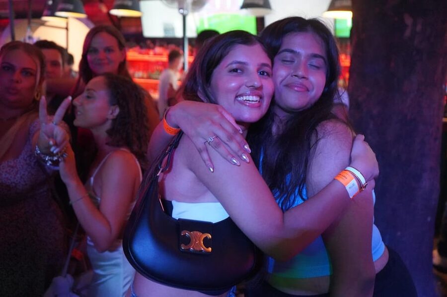 Hamburg: Reeperbahn Pub Crawl with Shots and Games - The 4-Hour Flow: Shots, Bar Hops, Games, and Dance
