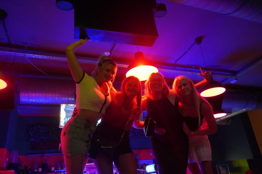 Hamburg: Reeperbahn Pub Crawl with Shots and Games - Bar Hopping in Hamburg: Money Tips That Save You Stress