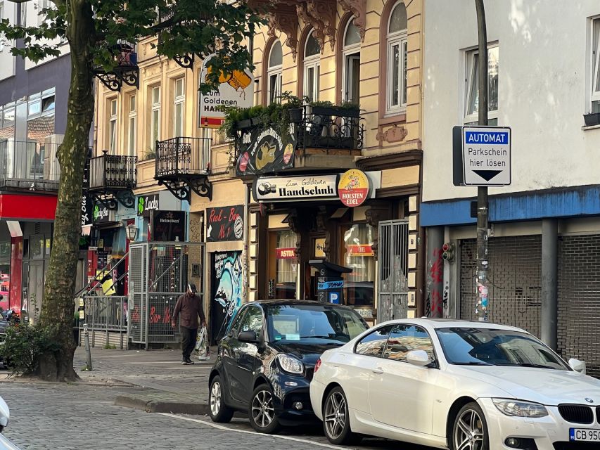 Hamburg: Reeperbahn & St Pauli Guided Tour with Kiez Insider - The Kiez Insider guide style, what you should listen for