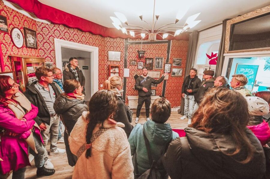 Hamburg: Reeperbahn & St Pauli Guided Tour with Kiez Insider - Davidwache police station, the reality behind the postcards