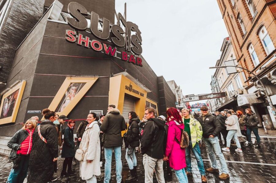 Hamburg: Reeperbahn & St Pauli Guided Tour with Kiez Insider - Price, time, and who this 100-minute walk suits best