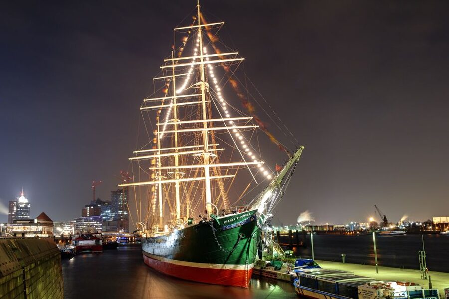 Hamburg: RICKMER RICKMERS Museum Entry Ticket - Deck Time: Panoramic Port Views and Honorary Captains