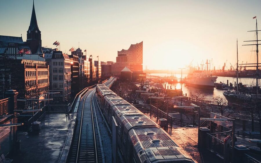 Hamburg: Running tour with insider tip guarantee - Hamburg by foot and on purpose: why this run works