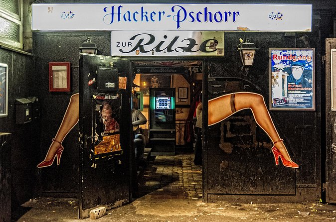 Hamburg: Safari Tour in St. Pauli - The Fischbrötchen moment: why this food stop earns its place