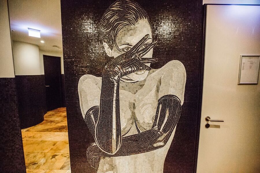 Hamburg: Sex and Crime in St. Pauli Tour for Ages 18+ - Which Guides Bring the Best Experience