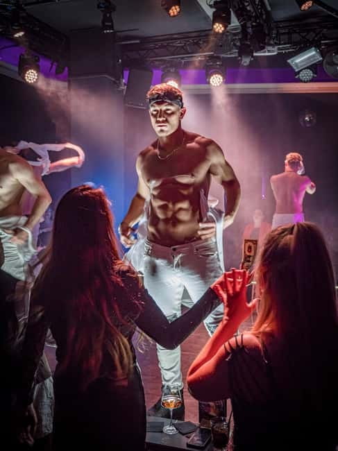 Hamburg: SIXX PAXX Show Entry Ticket - SIXX PAXX at Friedrich-Ebert-Halle: what this male revue is really about