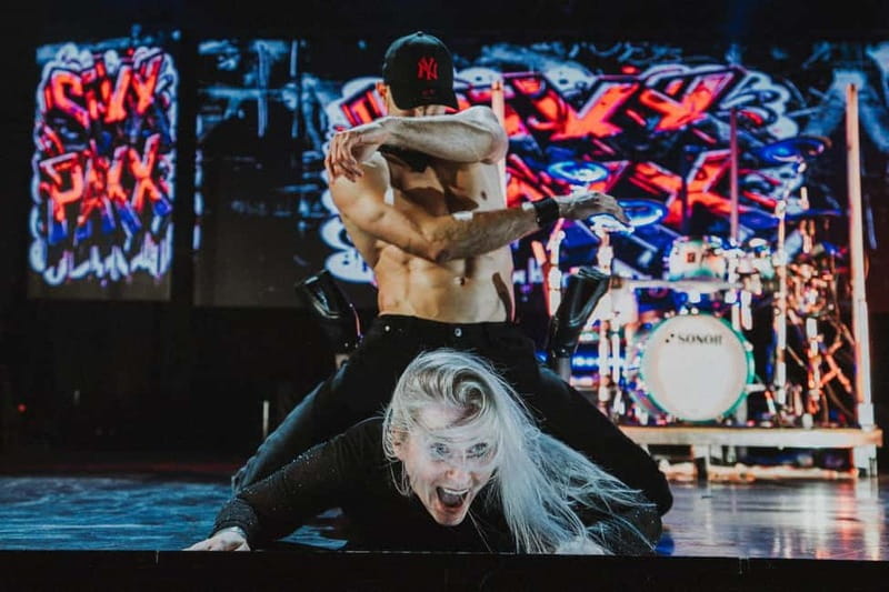 Hamburg: SIXX PAXX Show Entry Ticket - Who should book SIXX PAXX in Hamburg