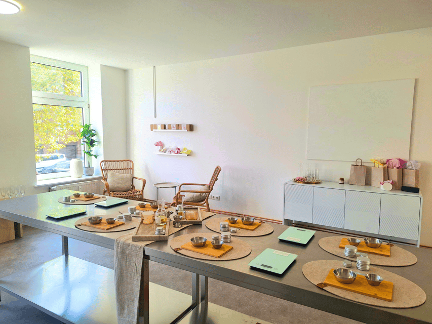 Hamburg: Skin Care Workshop with Champagne - Jojoba, fats, and essential oils: what you’re actually learning