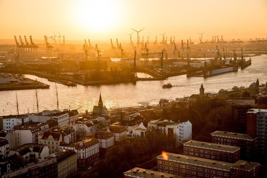 Hamburg: Speicherstadt and HafenCity 2-Hour Tour - Meeting at Baumwall, Then Getting Your Bearings Fast