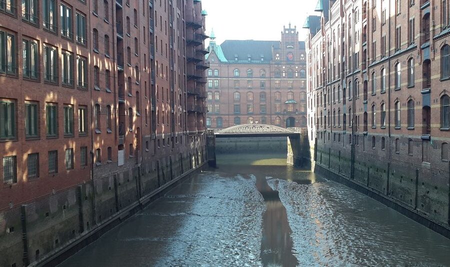Hamburg: Speicherstadt and Hafencity Guided Tour - Getting Your Bearings: How the Route Sets Up the Story
