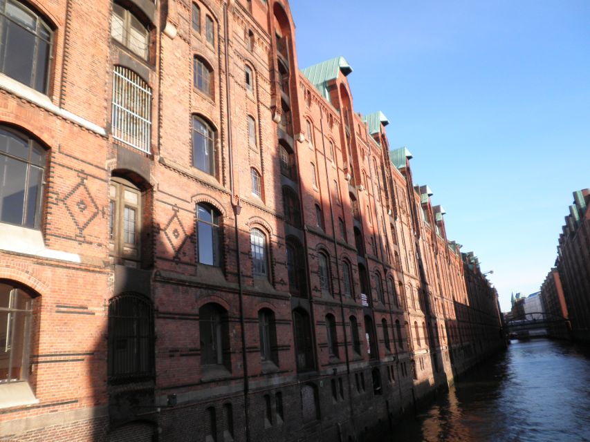 Hamburg: Speicherstadt & HafenCity 2-Hour Walking Tour - Zollkanal in Speicherstadt: learning the warehouse logic
