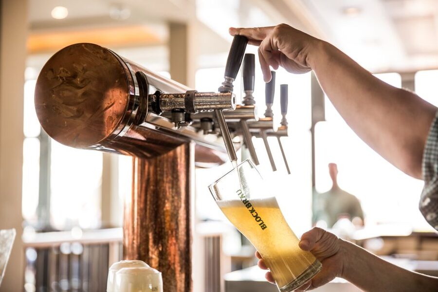 Hamburg: St. Pauli Breweries Walking Tour with Tastings - Language and Guide Style: How to Get the Most Out of It