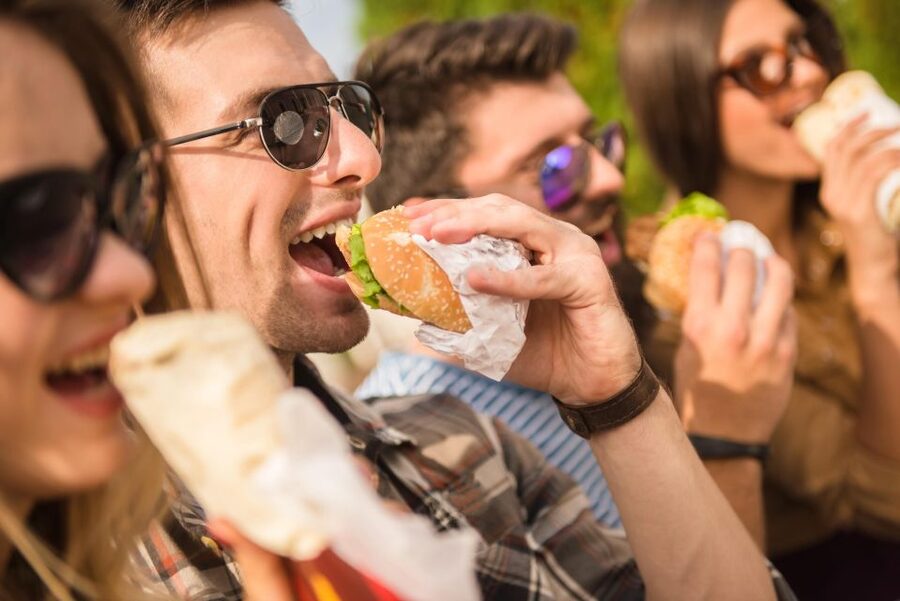 Hamburg: St. Pauli Food and Bier Tour - Walking St. Pauli with a local guide who links beer to the neighborhood