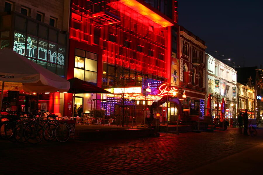 Hamburg St. Pauli - guided walk for school groups - Who should book, and who should skip