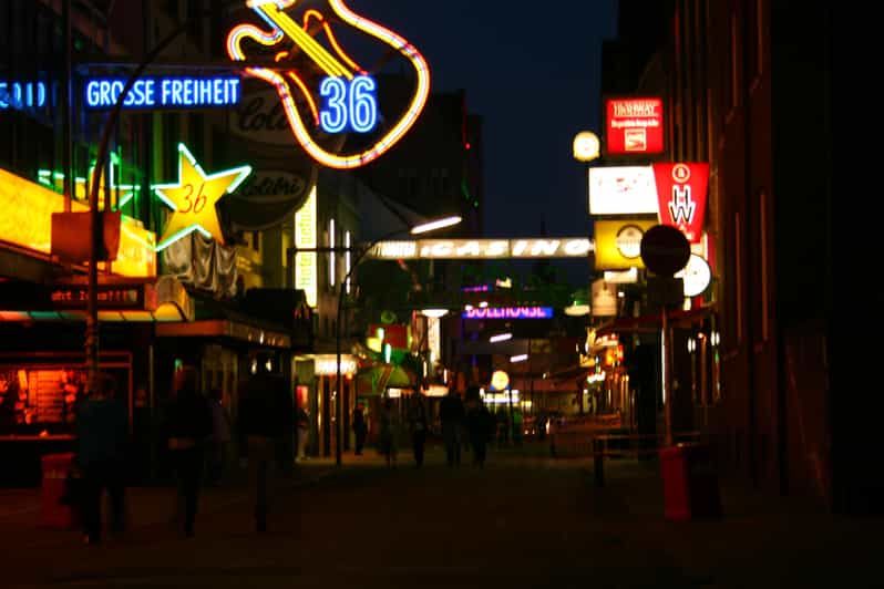 Hamburg St. Pauli - guided walk for school groups - From Landungsbrücken to Davidstraße: port-adjacent St. Pauli