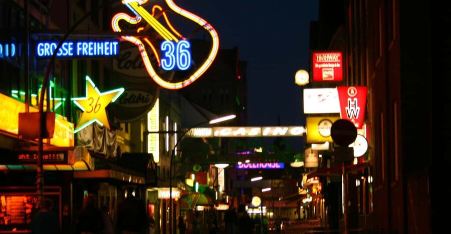 Hamburg St. Pauli - guided walk for school groups - Reeperbahn and Große Freiheit: famous nightlife streets with real context
