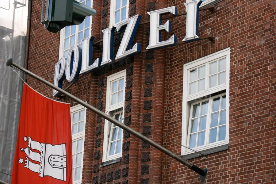 Hamburg St. Pauli - guided walk for school groups - Religious minorities, former Chinatown, and the Beatles in Hamburg