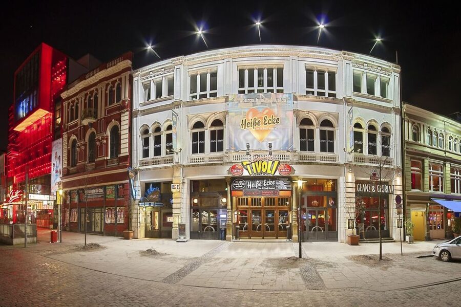 Hamburg: St. Pauli Highlights Guided Tour with Beer for 18+ - Local bar stop and Spielbudenplatz, learning the rhythm