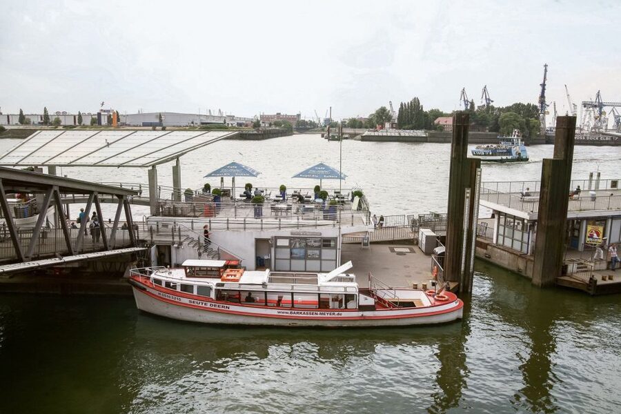 Hamburg: Traditional Harbor Tour with Commentary - Why Hamburg’s harbor from the water feels different