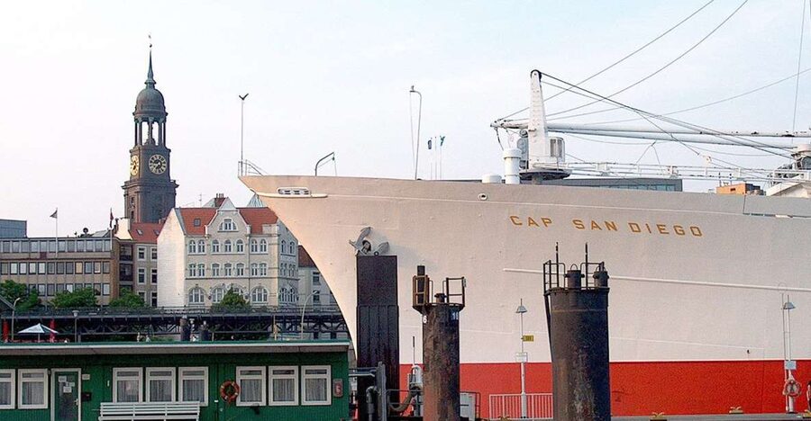 Hamburg: Traditional Harbor Tour with Commentary - Where to meet at Landungsbrücken, St. Pauli