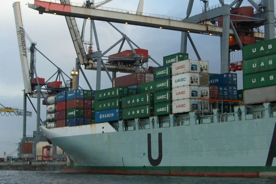 Hamburg: Traditional Harbor Tour with Commentary - Time, temperature, and comfort on a 1-hour cruise