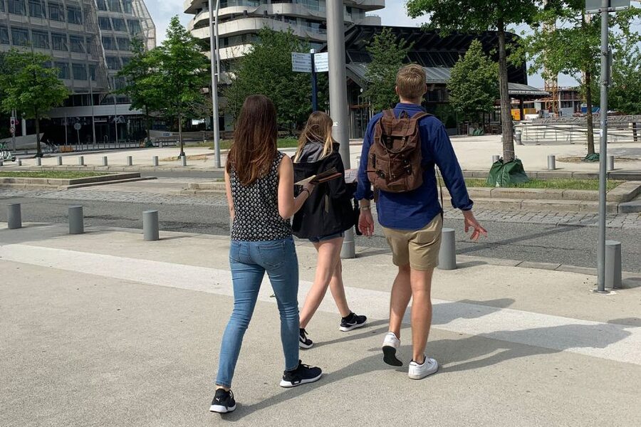 Hamburg: Treasure Hunt Game through HafenCity - Elbphilharmonie riddles and the wave-like ceiling moment