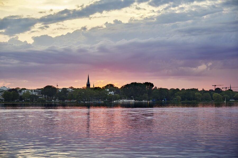 Hamburg: Twilight cruise - Panoramic Views: The Best Way to See Hamburgs Lights Without Standing in a Crowd