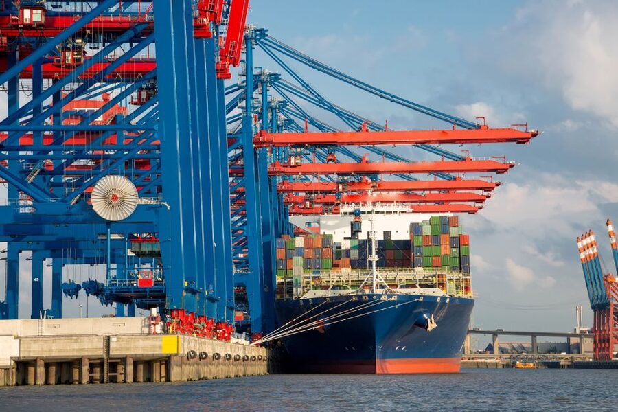 Hamburg: Ultimate Barge Tour with Live Commentary - Time on the water, seating reality, and the cold factor