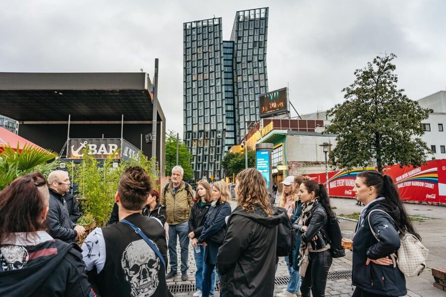 Hamburgs Highlights: Harbor Cruise & Reeperbahn Walking Tour - What you see during the 1-hour Hamburg harbor cruise