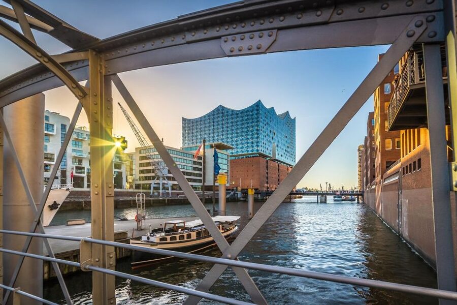 Hamburgs Highlights: Harbor Cruise & Reeperbahn Walking Tour - The adult storytelling part, and why it changes the streets
