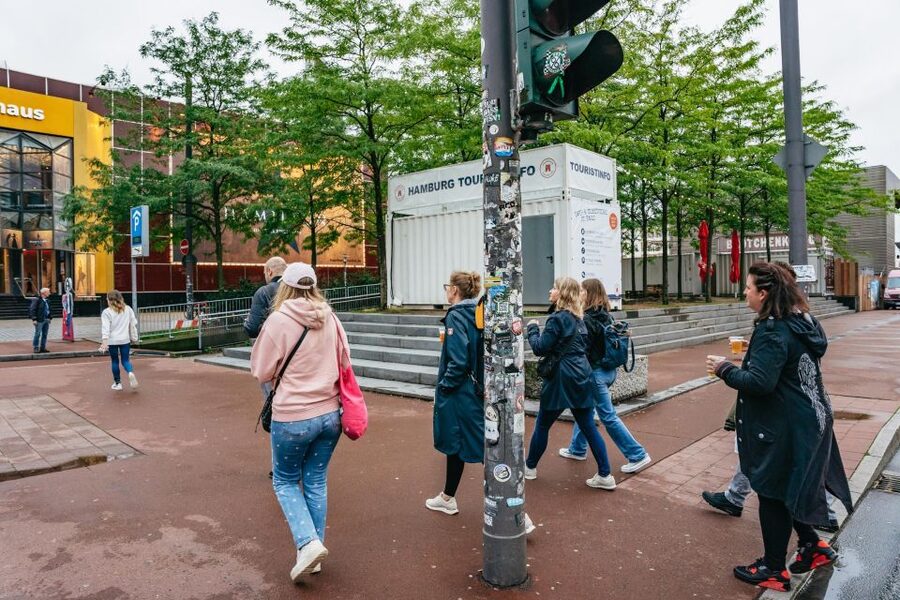 Hamburgs Highlights: Harbor Cruise & Reeperbahn Walking Tour - Panoptikum, Schmidt’s Tivoli, and quirky landmark details
