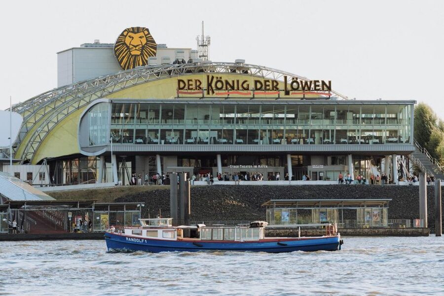 Hamburgs Highlights: Harbor Cruise & Reeperbahn Walking Tour - Herbertstraße, ATMs, and the guide’s “local rules” angle