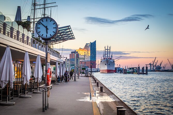 "Highlights of Hamburg" Biketour - How This 3-Hour Hamburg Route Gets You Oriented Fast