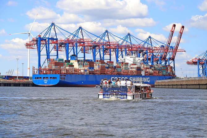 Hop-on hop-off on the water with the Maritime Circle Line in Hamburg - FAQ