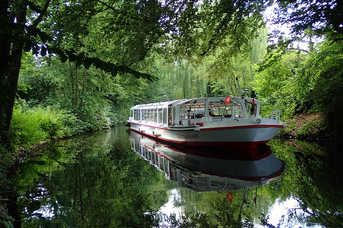 Kanalfahrt - Discover the different faces of the city! - How Hamburg Looks Different From the Alster Canals
