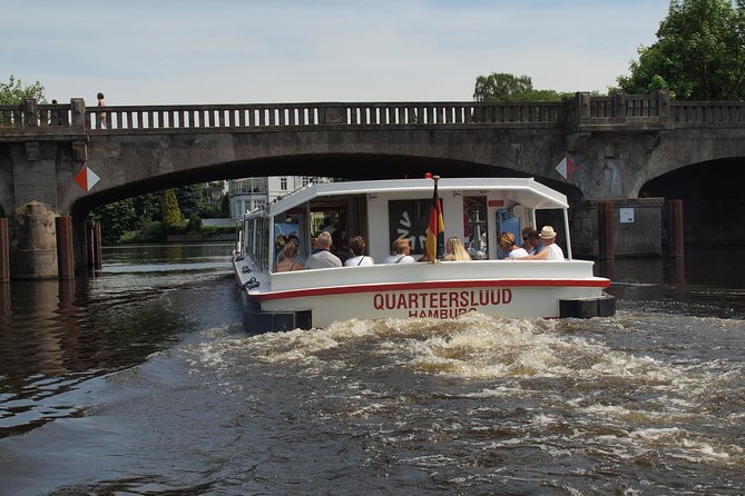 Kanalfahrt - Discover the different faces of the city! - Outside Alster at a Human Pace: Green Shores Close to the City