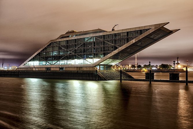 Lights tour through the port of Hamburg and to the historic warehouse district - The German Live Guide and How English Audio Actually Works