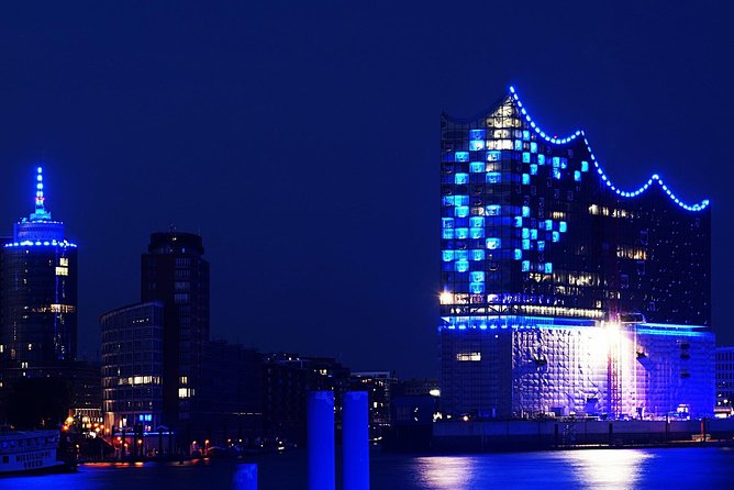 Lights tour through the port of Hamburg and to the historic warehouse district - My Booking Checklist Before You Board