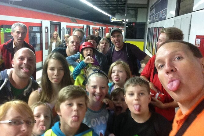 Mister X Hamburg 2h city tour, hunting & games for all ages - Meeting logistics and what to bring