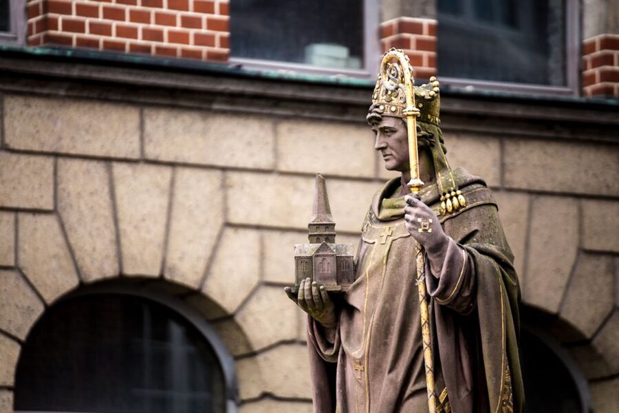 Mystical Hamburg - Walking Tour in German - What You Learn From “Decrypting” Symbols