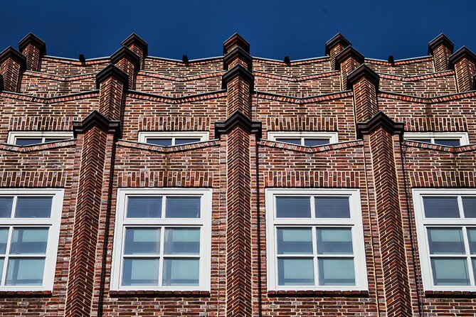 Photo Tour of Hamburg's UNESCO World Heritage Site - Along the Fleete: Water Reflections and Cleaner Framing