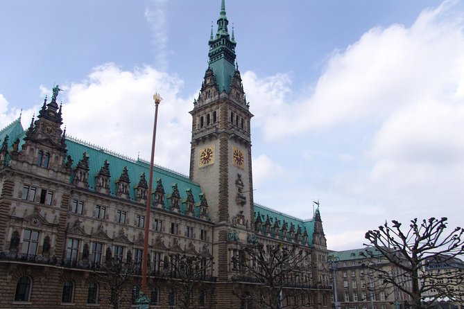 Private 3-Hour Hamburg Sightseeing Tour in a Mercedes Limousine - St. Pauli Landungsbrücken start, then the Elbphilharmonie moment