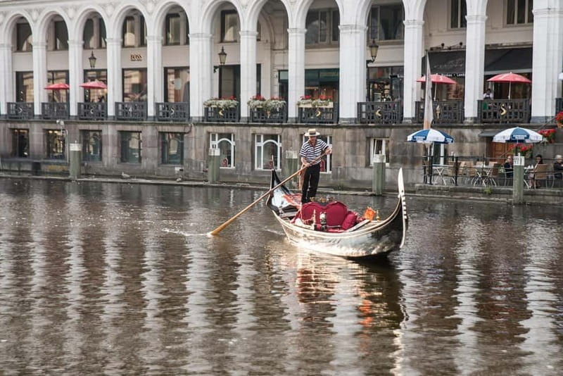 Private Alster Lake romantic Tour in a Real Venetian Gondola - A Venetian gondola on Hamburgs Binnenalster, with Carlo in the captains seat