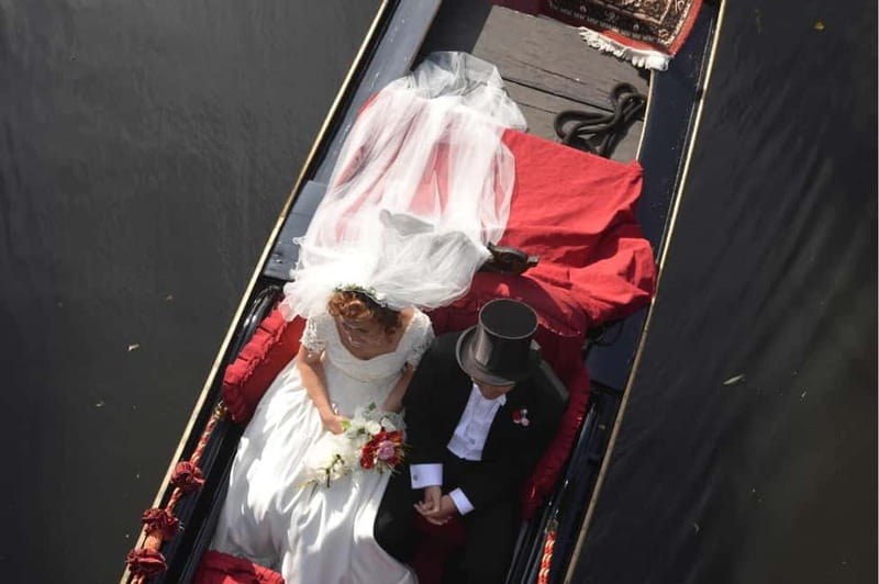 Private Alster Lake romantic Tour in a Real Venetian Gondola - Where you meet, and how the boarding actually works