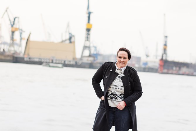 Private Romantic Urban & Street Photoshoot - Stop 4: Hohe Brücke for Old City Traces and an Amsterdam-Style Mood