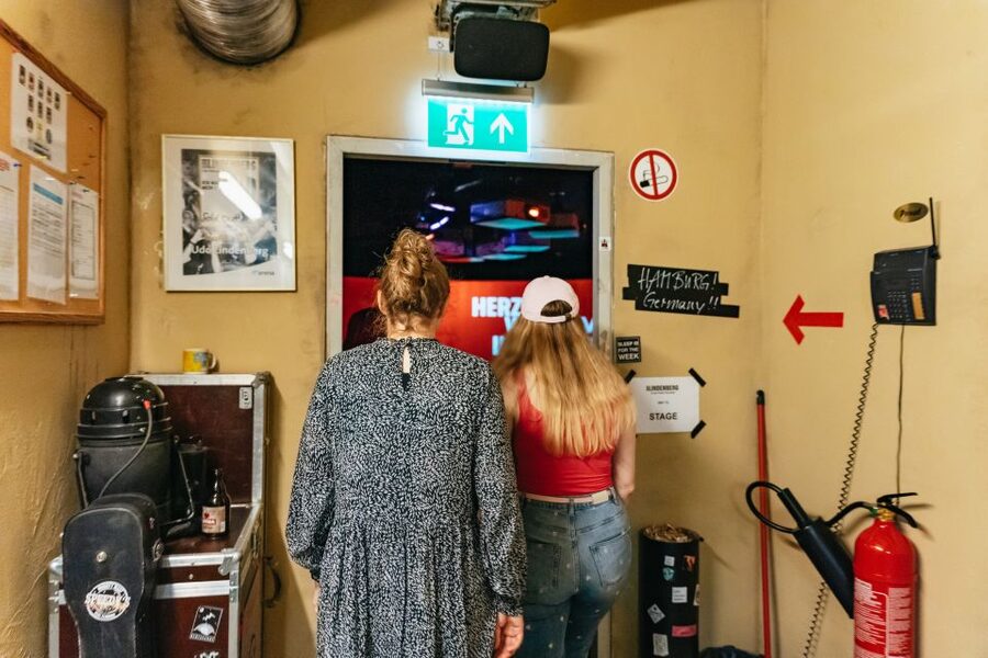 Reeperbahn: Panik City Udo Lindenberg Multimedia Experience - Painting Like Udo With likörelle on Multi-Touch Tables