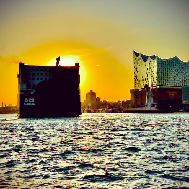 Sailing trip ''the Elbe by night", Hamburg/Elbe - Drinks on board: plan around what’s included, not just what’s available