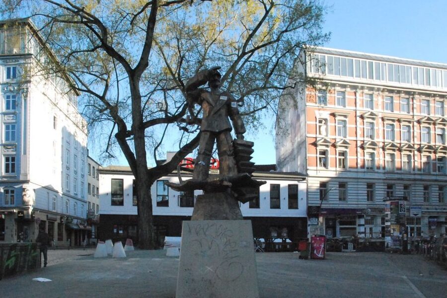 St. Pauli: Daytime Tour - Reeperbahn in daylight: from legend to street scene